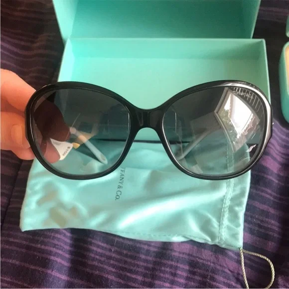 Tiffany sunglasses, great condition. Comes with hard and soft cases - Picture 2 of 5